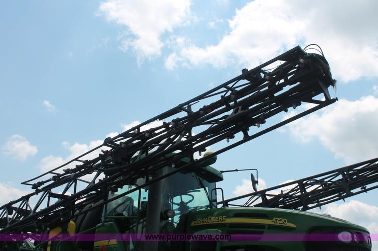 image for item I7879 2005 John Deere 4720 self-propelled sprayer