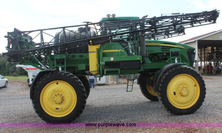 image for item I7879 2005 John Deere 4720 self-propelled sprayer