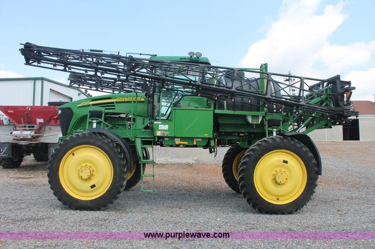 image for item I7879 2005 John Deere 4720 self-propelled sprayer