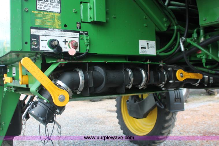 image for item I7879 2005 John Deere 4720 self-propelled sprayer