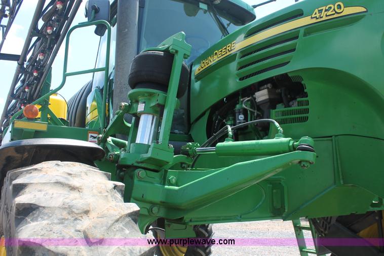 image for item I7879 2005 John Deere 4720 self-propelled sprayer