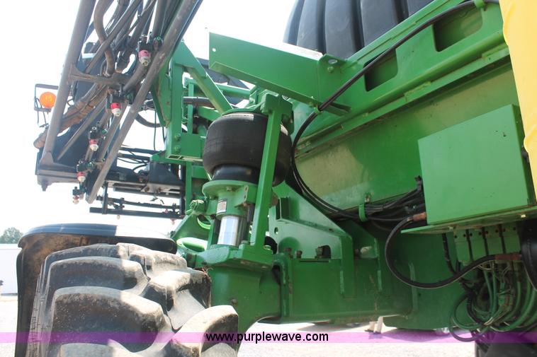 image for item I7879 2005 John Deere 4720 self-propelled sprayer