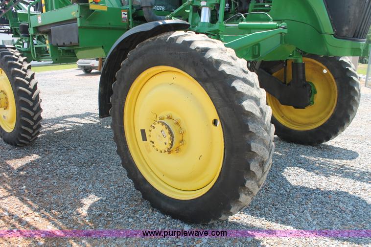image for item I7879 2005 John Deere 4720 self-propelled sprayer