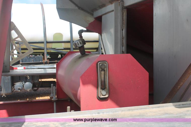 image for item I7880 1982 White tender truck