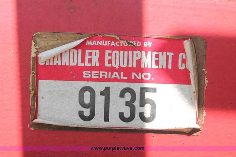 image for item I7880 1982 White tender truck