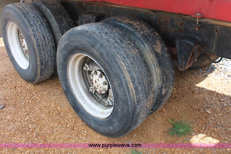 image for item I7880 1982 White tender truck