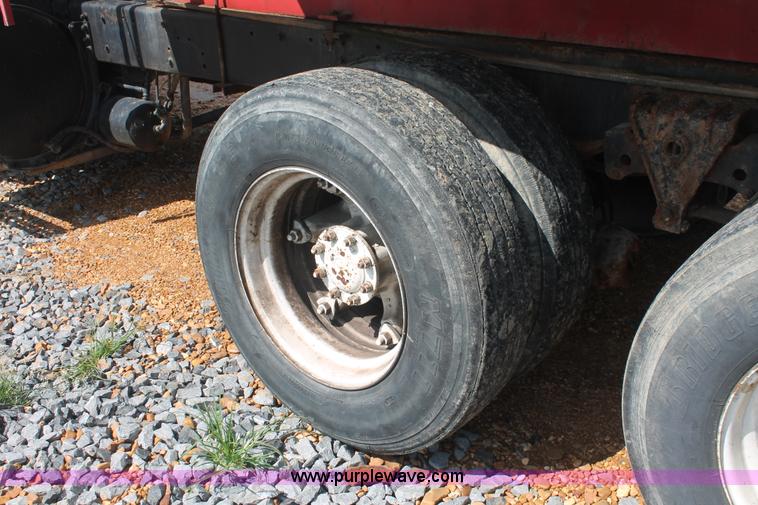 image for item I7880 1982 White tender truck