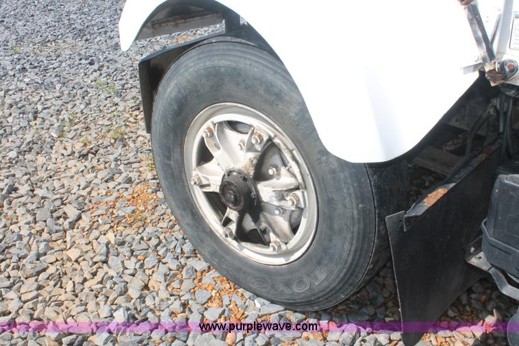 image for item I7880 1982 White tender truck