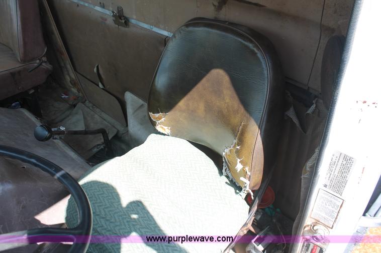 image for item I7881 1982 International F2275 flatbed liquid nurse truck