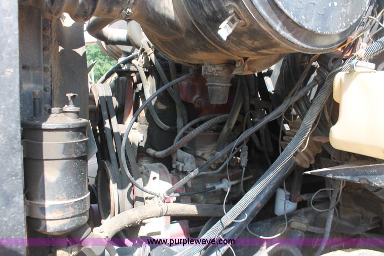 image for item I7881 1982 International F2275 flatbed liquid nurse truck