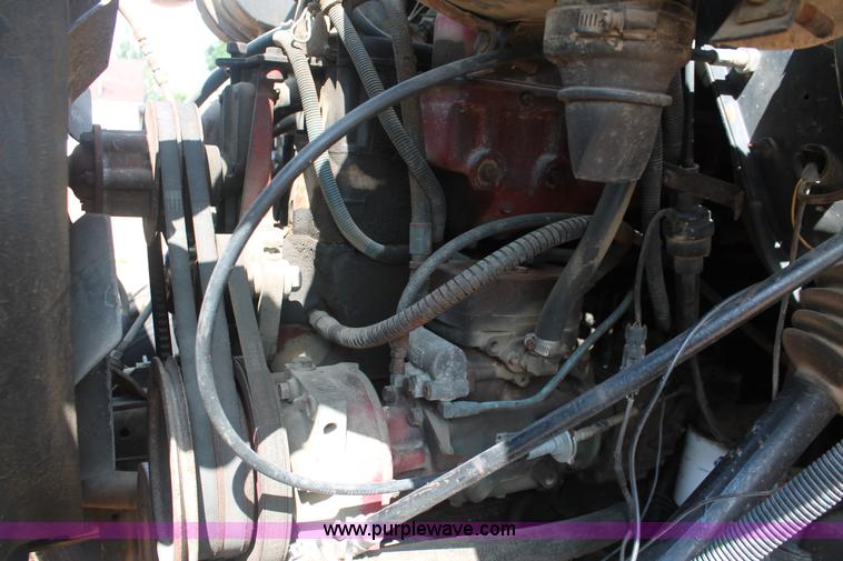 image for item I7881 1982 International F2275 flatbed liquid nurse truck