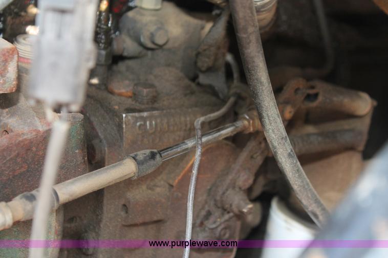 image for item I7881 1982 International F2275 flatbed liquid nurse truck