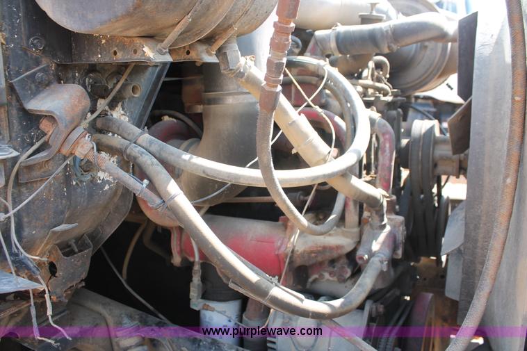 image for item I7881 1982 International F2275 flatbed liquid nurse truck