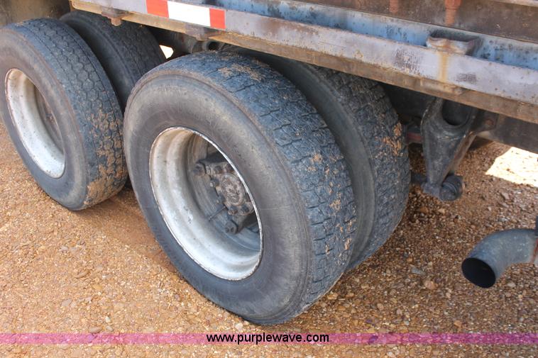 image for item I7881 1982 International F2275 flatbed liquid nurse truck