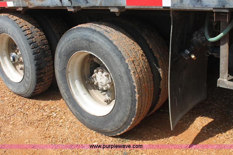 image for item I7881 1982 International F2275 flatbed liquid nurse truck