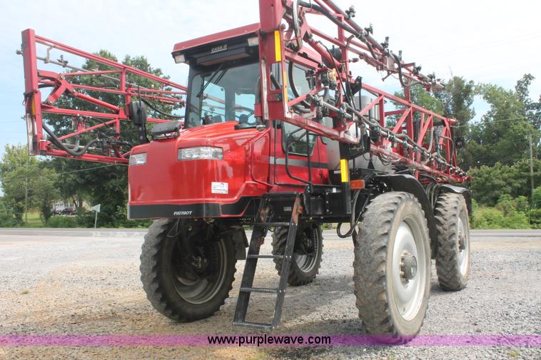 image for item I7882 2005 Case IH SPX3310 Patriot self-propelled sprayer
