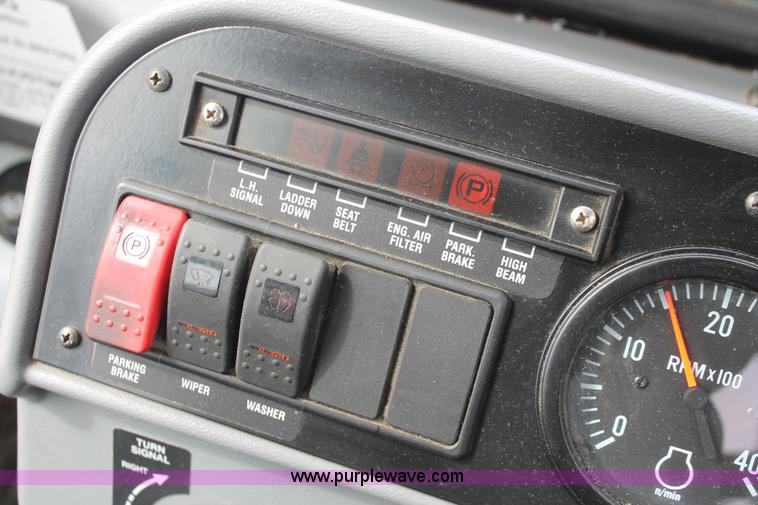 image for item I7882 2005 Case IH SPX3310 Patriot self-propelled sprayer