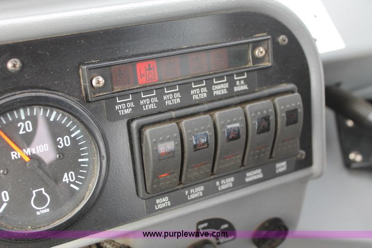 image for item I7882 2005 Case IH SPX3310 Patriot self-propelled sprayer