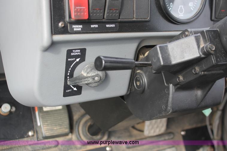 image for item I7882 2005 Case IH SPX3310 Patriot self-propelled sprayer