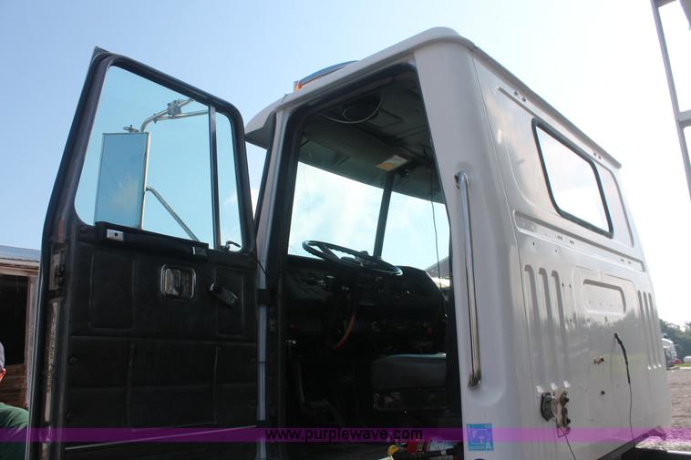 image for item I7883 1992 Volvo WG tender truck