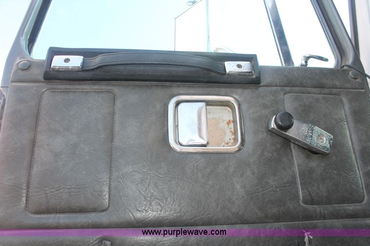 image for item I7883 1992 Volvo WG tender truck