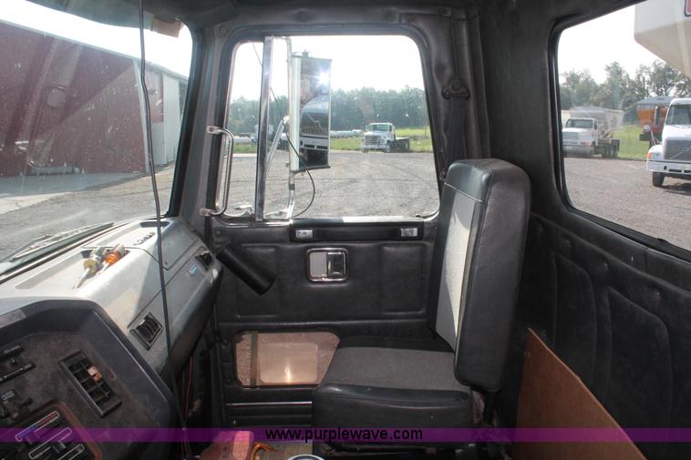 image for item I7883 1992 Volvo WG tender truck