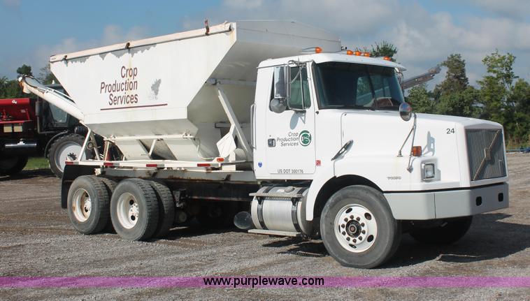 image for item I7884 1998 Volvo WG tender truck