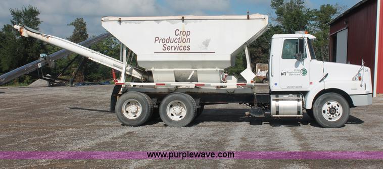 image for item I7884 1998 Volvo WG tender truck