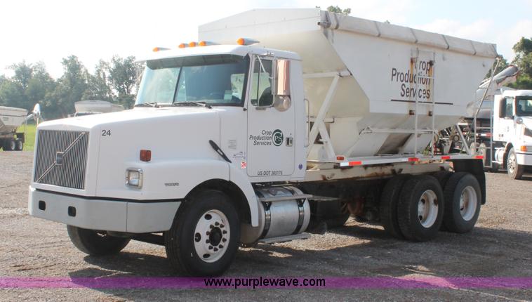 image for item I7884 1998 Volvo WG tender truck