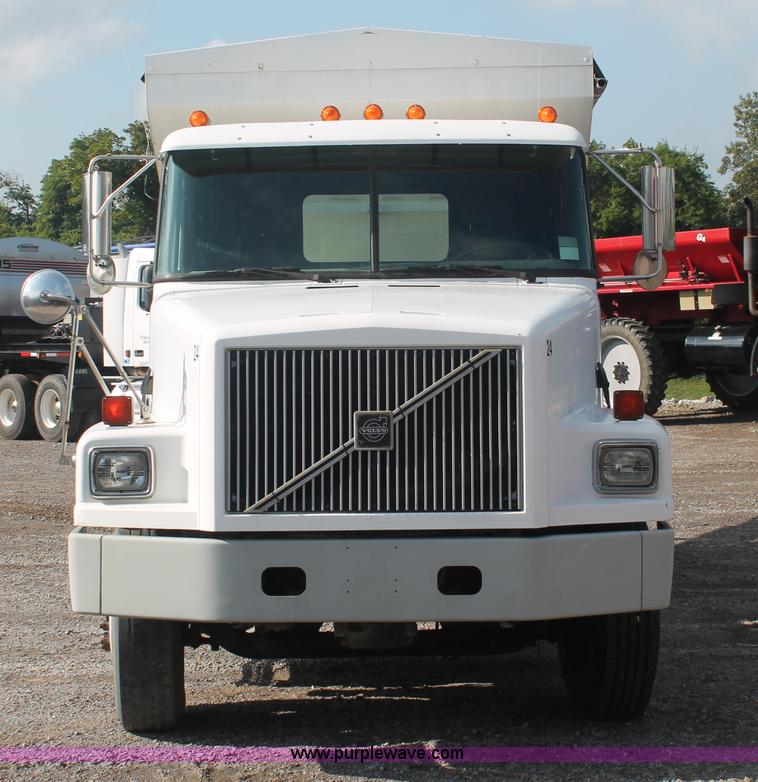 image for item I7884 1998 Volvo WG tender truck