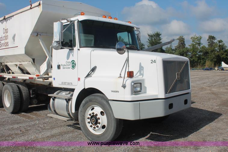 image for item I7884 1998 Volvo WG tender truck