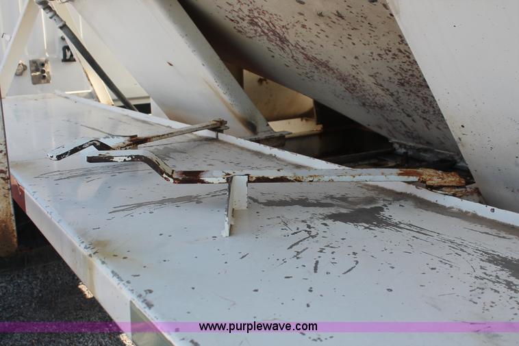 image for item I7884 1998 Volvo WG tender truck