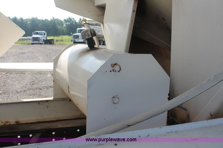 image for item I7884 1998 Volvo WG tender truck