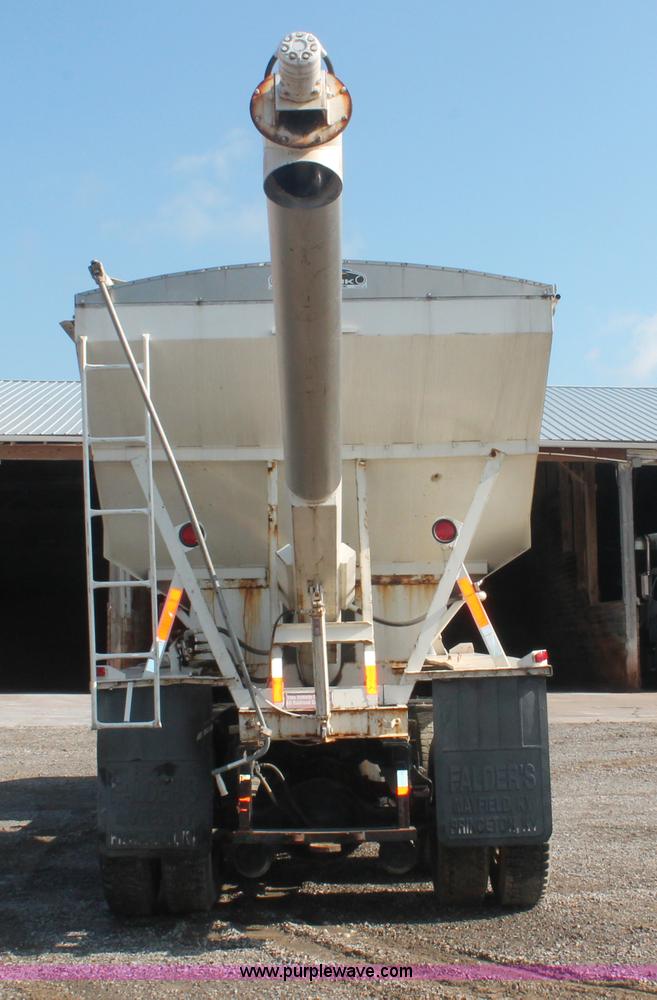 image for item I7885 1990 International 8300 tender truck