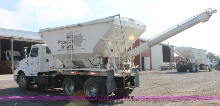 image for item I7885 1990 International 8300 tender truck