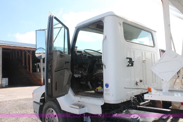 image for item I7885 1990 International 8300 tender truck