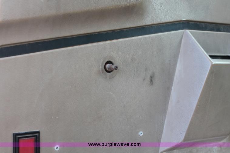 image for item I7885 1990 International 8300 tender truck