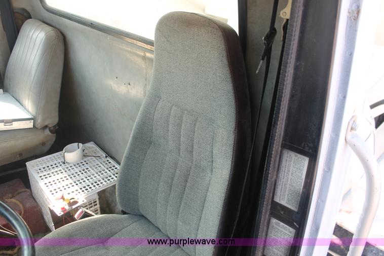 image for item I7885 1990 International 8300 tender truck