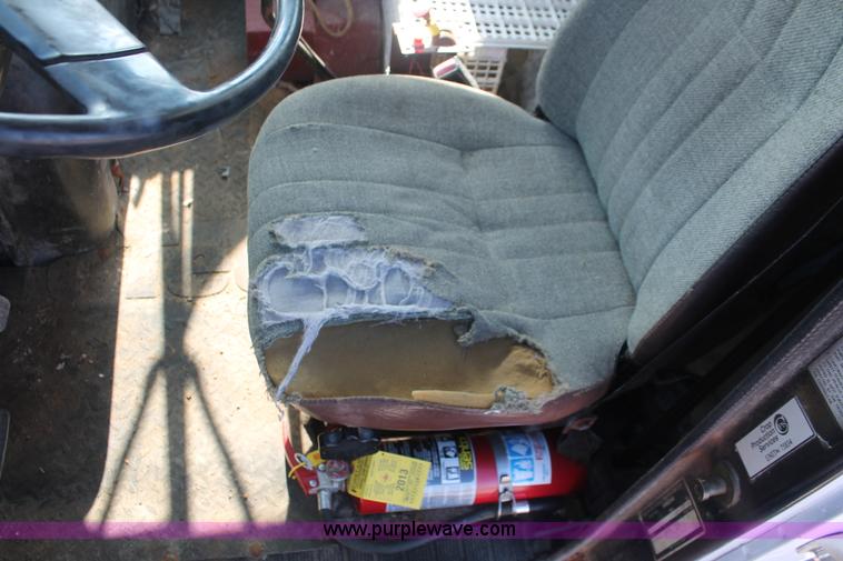 image for item I7885 1990 International 8300 tender truck