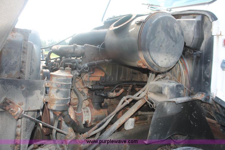 image for item I7885 1990 International 8300 tender truck