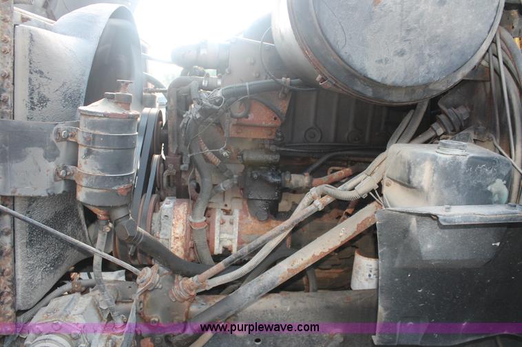 image for item I7885 1990 International 8300 tender truck