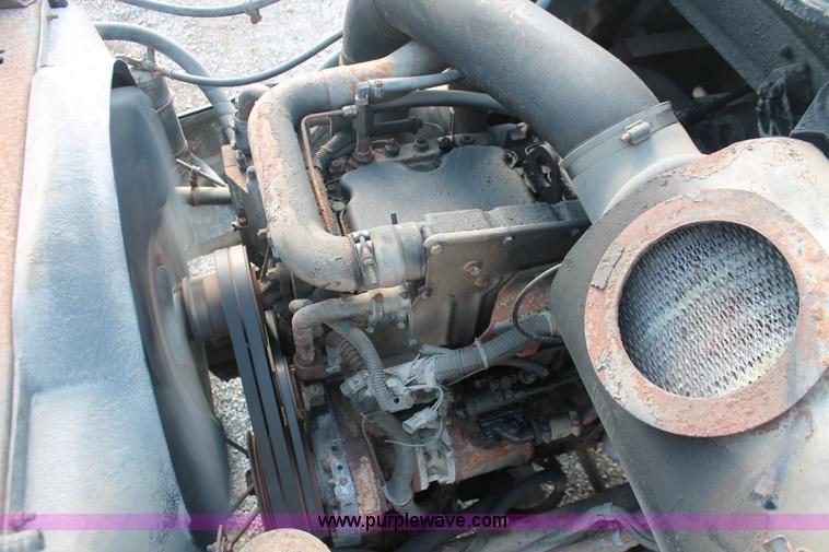 image for item I7885 1990 International 8300 tender truck