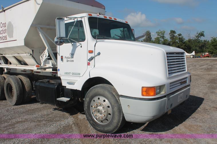 image for item I7885 1990 International 8300 tender truck
