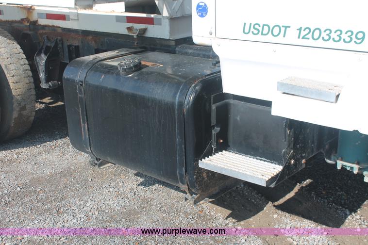 image for item I7885 1990 International 8300 tender truck