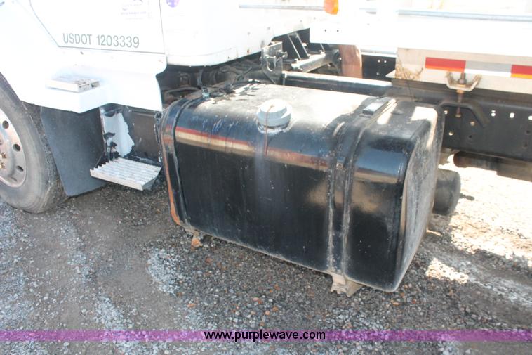 image for item I7885 1990 International 8300 tender truck