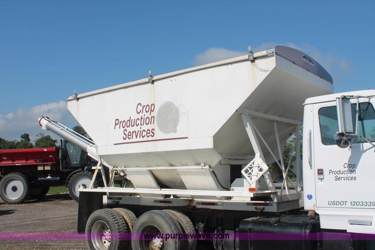 image for item I7885 1990 International 8300 tender truck