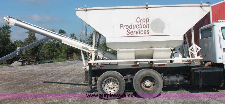 image for item I7885 1990 International 8300 tender truck