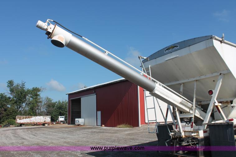 image for item I7885 1990 International 8300 tender truck