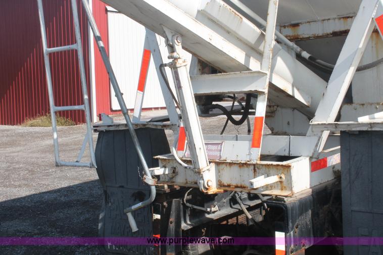 image for item I7885 1990 International 8300 tender truck