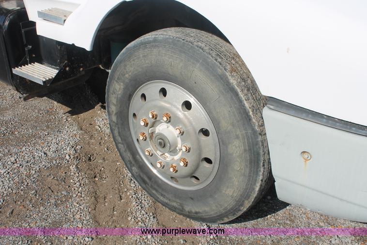 image for item I7885 1990 International 8300 tender truck